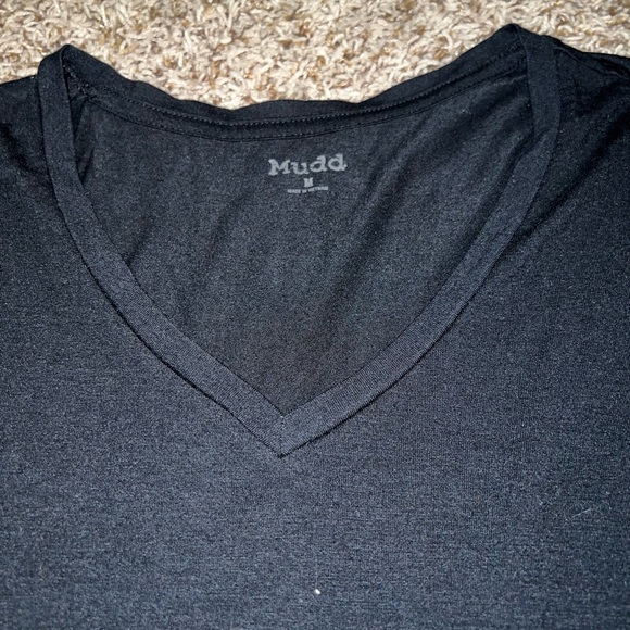 Mudd, medium women’s black v-neck t-shirt - Picture 3 of 5